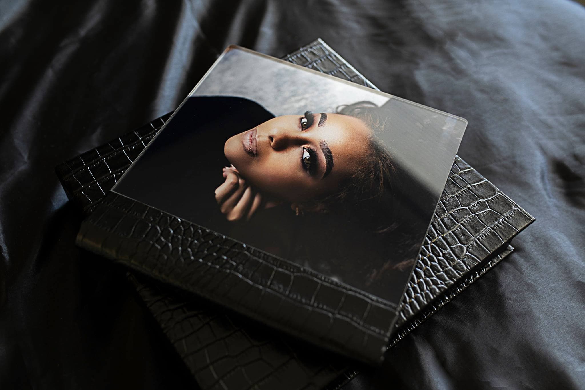 Riskay Boudoir - Fine Art boudoir photographer in Arlington